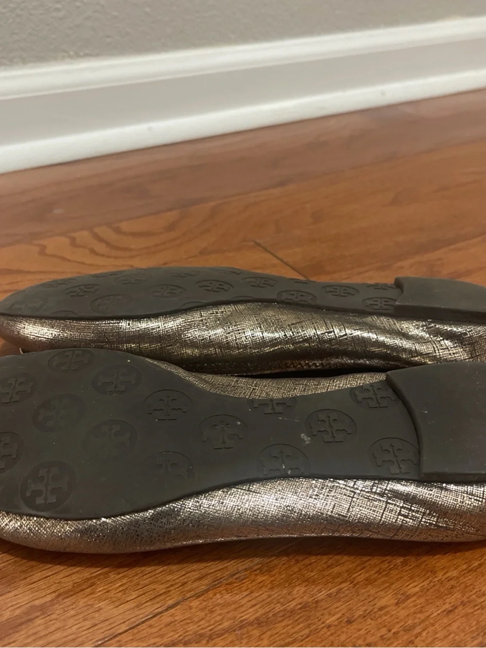 Tory Burch Reva Ballet Flats Gold  Logo Medallion Metal Size 9M M Pre Owned
